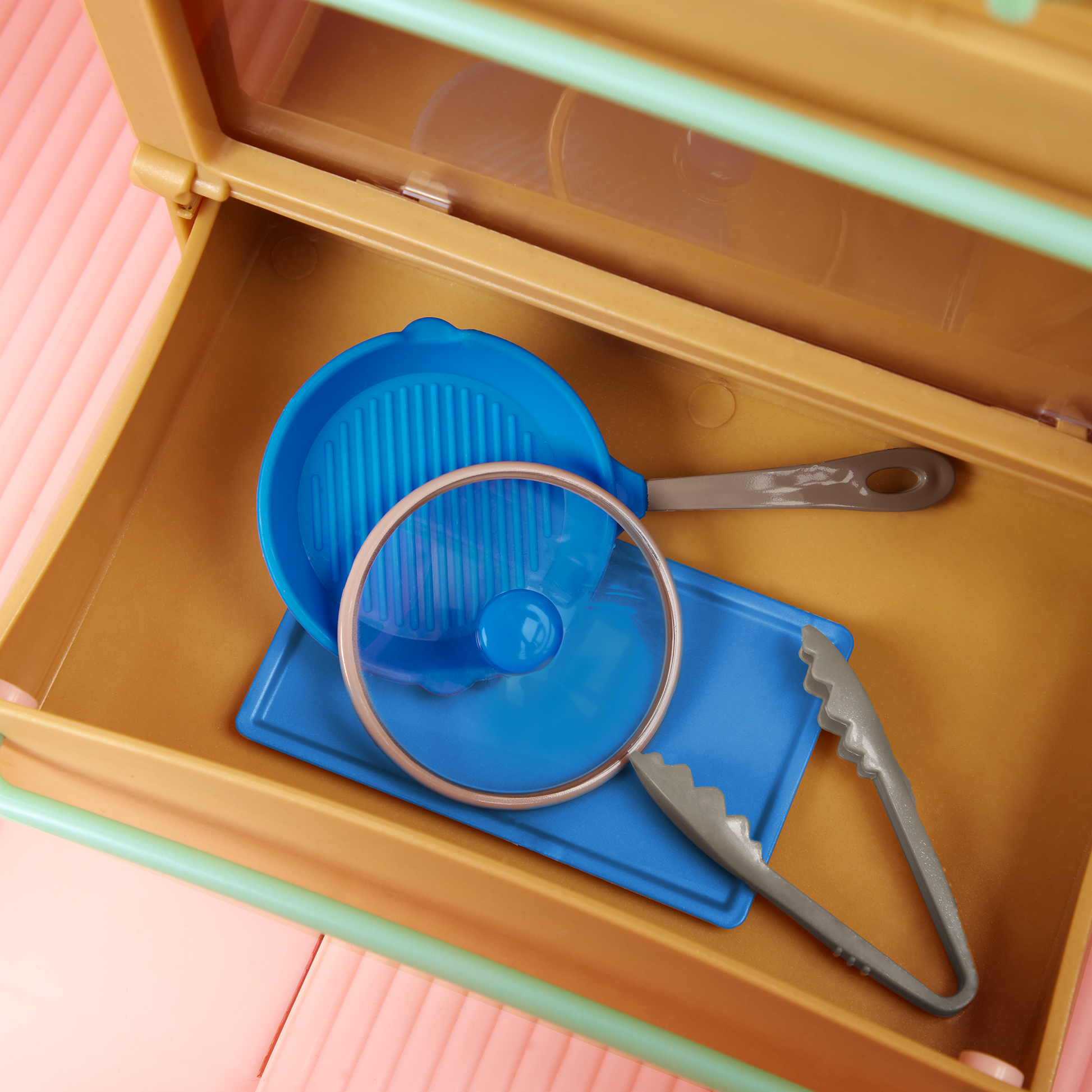 Our Generation On the Move Food Truck Vehicle Accessory for 46cm Dolls